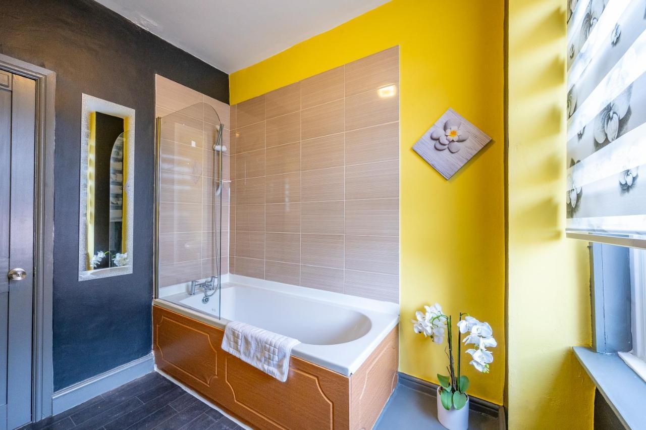 *1es* For Your Relaxed & Cosy + Free Parking + Free Fast Wifi * Holiday home Leeds (West Yorkshire)