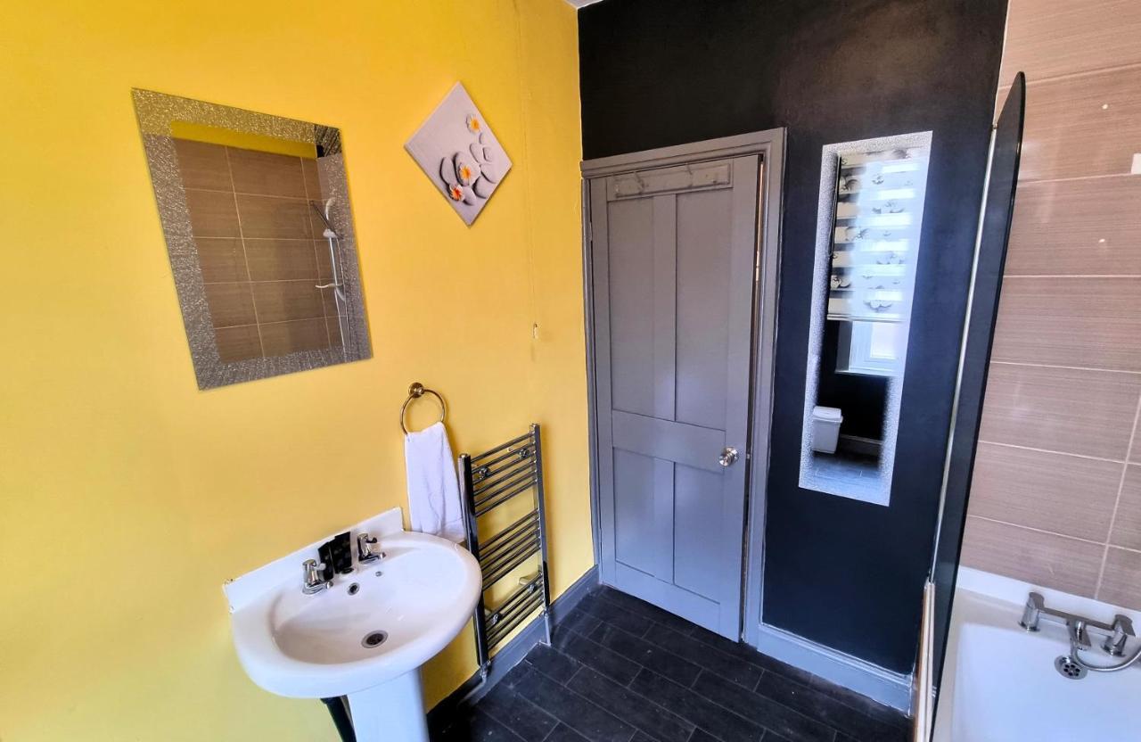 Holiday home *1es* For Your Relaxed & Cosy + Free Parking + Free Fast Wifi *